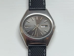 Seiko 5 automatic 21 Jewels 6119-5421 sunburst dial 1973 with new rubber strap - Picture 1 of 4
