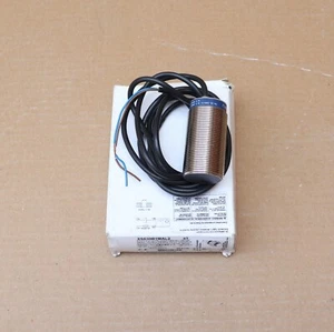 TELEMECANIQUE XS630B1MAL2 INDUCTIVE PROXIMITY SWITCH - Picture 1 of 7