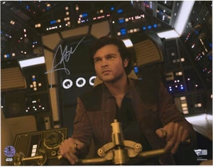 Foto firmada solo por Alden Ehrenreich Star Wars 11" x 14" en Halcón Milenario - Imagen 1 de 1