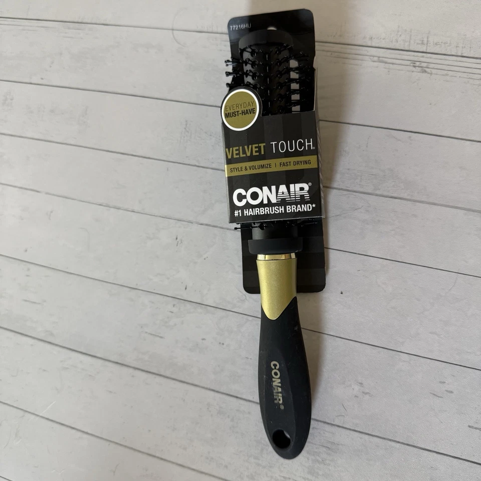 Cepillo de pelo redondo Conair Velvet Touch negro mango suave secado rápido estilo volumen Foto 1 de 4