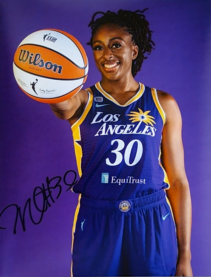 NNEKA OGWUMIKE 亲笔签名 LA SPARKS 8.5X11 — 第 1/1 张图片