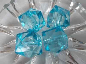 20 mm Turquoise Transparent Faceted Cube Shaped Chunky Bubblegum Bead Lot of 4 - Bild 1 von 2