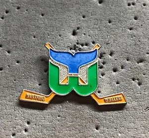 Hartford Whalers Crossed Sticks NHL Hockey Pin - Bild 1 von 1
