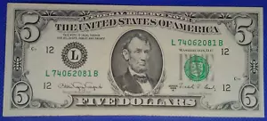 $5 1988 FEDERAL RESERVE NOTE ** PAPER CURRENCY - Picture 1 of 2