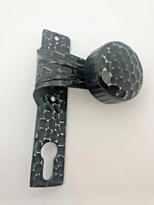 AMF Türknopf gehämmert schwarz Rechts PZ Kurzschild gekröpft 456Z-R ZG Tür Knauf - Bild 1 von 2