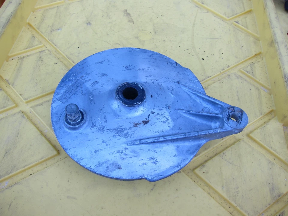 Freio a tambor 1980 Suzuki GN 400 T OEM  - Imagem 1 de 4