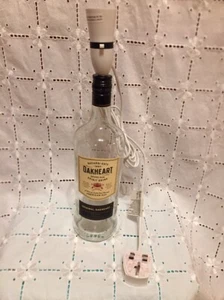 💡 LOVELY UPCYCLED OAKHEART (BACARDI) RUM BOTTLE LAMP💡 1 Ltr - MAINS POWERED - Picture 1 of 2