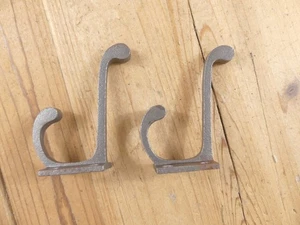 2 METAL HOOKS COAT HAT RACK HEAVY DUTY 3 1/2"  IRON STORAGE **SOME RUST** - Foto 1 di 12
