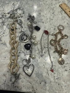 4 Guess Armbänder Lippen Strass Logo - Bild 1 von 16
