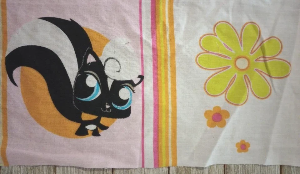 littlest pet shop skunk fun fabric length flower piece 10 x 5 inch - Image 1 of 2