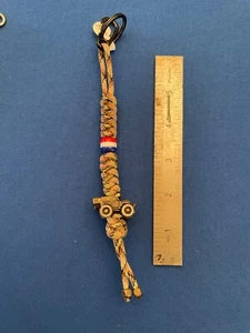 Messer Schlüsselband. Tasche, Rucksack, Jacke Reißverschlussschieber. Armee Allradfahrzeug M151 - Bild 1 von 3