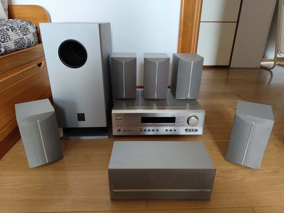 Sintoamplificatore Onkyo TX-SR501E, sistema 6.1, subwoofer skw 150 Telecomando - Immagine 1 di 4