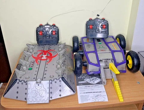 Hasbro Tiger Electronics Battle Bots Pro Series Biohazard Diesector RC UNTESTED Cover