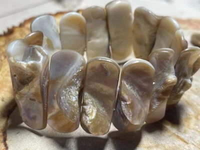 Freshwater Shell Beaded Stretch Bracelet, Tan about 2 inch~2-1/2 inch(5.2~6.3cm) - Image 1 of 4