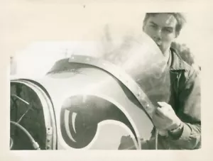 1942 Zwerg Rennwagen Foto #15 in seinem Rennwagen #66 zu Hause - Bild 1 von 1