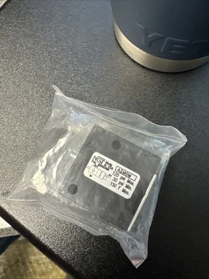 Válvula de bloqueo operada por piloto NGT A2M0M 1/8" NPT, liberación manual, 120 psi máximo Foto 1 de 4