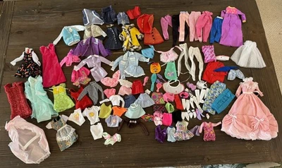 Lote 85+ Ropa Barbie De Colección Vestidos Pantalones Chaquetas Ken Patrón Varias Décadas Foto 1 de 4