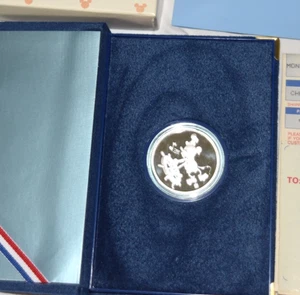 1928-1988 Sixty Years 1 Ounce Silver Mickey Mouse Proof Coin Box COA - Picture 1 of 5