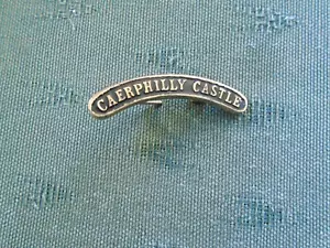 CAERPHILLY CASTLE - GWR GREAT WESTERN RAILWAY LOCOMOTIVE - ENAMEL PIN BADGE - Picture 1 of 2