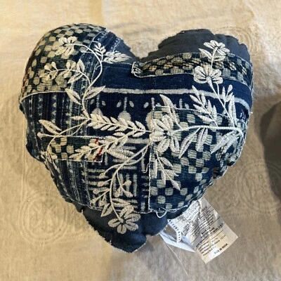 Almohada Pottery Barn LOVE Patchwork Forma Corazón Bordada INDIGO Denim Azul6775 Foto 1 de 4
