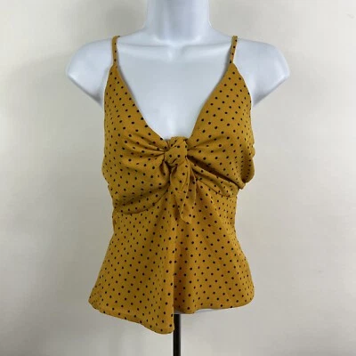 Camiseta sin mangas Charlotte Russe pequeña amarilla a lunares correa de espagueti 100 % poliéster Foto 1 de 4