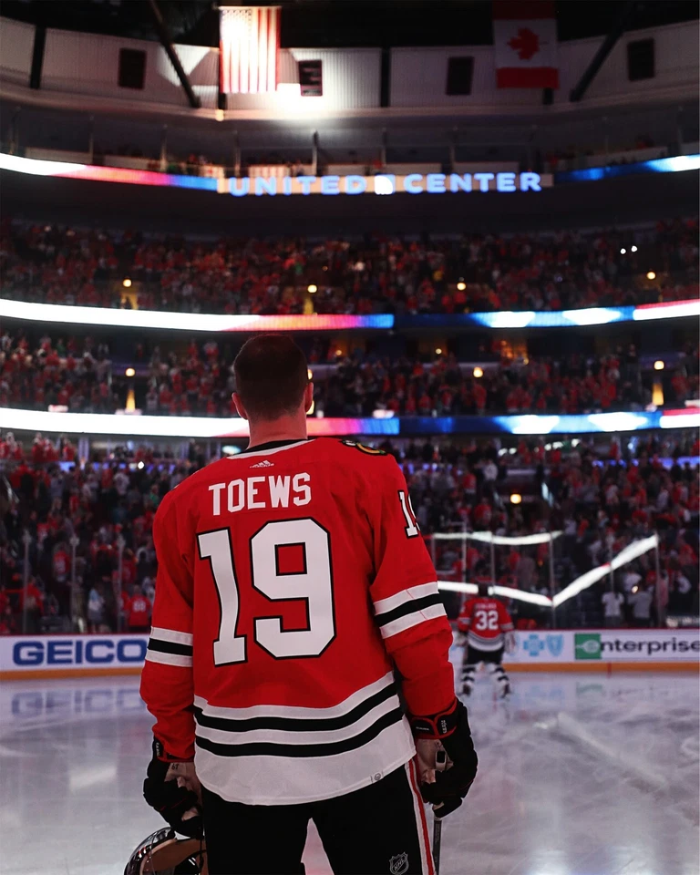 Foto de Jonathan Toews Final Game Anthem Chicago Blackhawks 8x10 NHL - Imagem 1 de 1