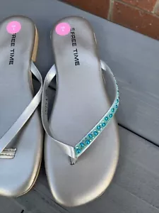 NEU Metallic Leder silber blau Nieten Zehenpartie Pfosten Riemen Sandalen Größe UK 5 EU38 - Bild 1 von 6