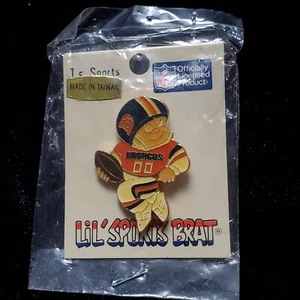 NFL Denver Broncos [Lil Sports Brat] Enamel Pin Vintage - Bild 1 von 4