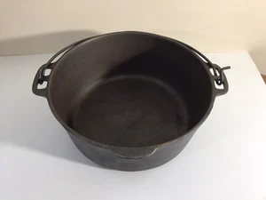 Vintage Unmarked Wagner Cast Iron Dutch Oven Pot - 5 Qt, 10" Diameter, No Lid - Picture 1 of 9