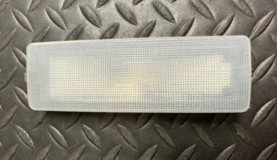 Luz domo superior trasera Mercedes-Benz - 126-820-01-01 - para Mercedes-Benz Foto 1 de 4