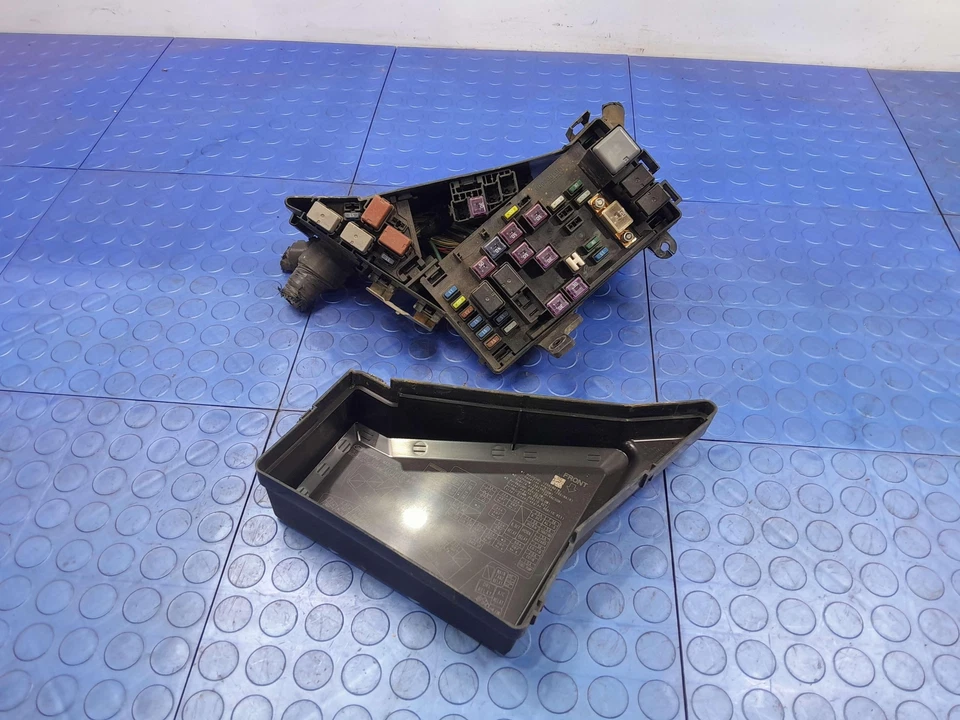 2015-2017 Subaru XV Crosstrek Engine Fuse Box Junction Block OEM 82241FJ081 — 第 1/4 张图片