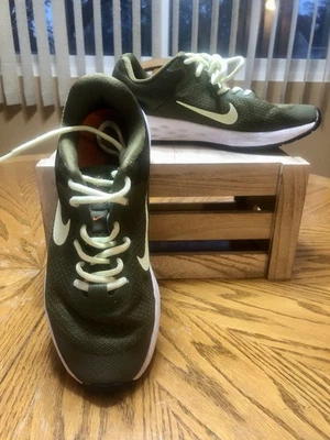 Кроссовки беговые Nike размер 5Y Revolution 6 Next Nature - Изображение 1 из 4