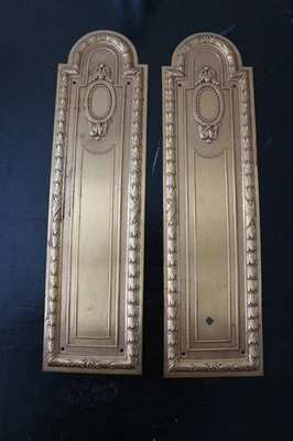 ancienne paire de plaque de propreté de porte en laiton style LOUIS XVI (3) - Photo 1/2