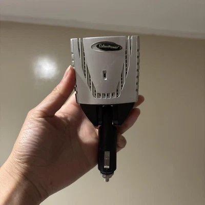 Adaptador de coche Cyber-Power CA Mobile Power 150 vatios modelo no. CPS150BI  Foto 1 de 4