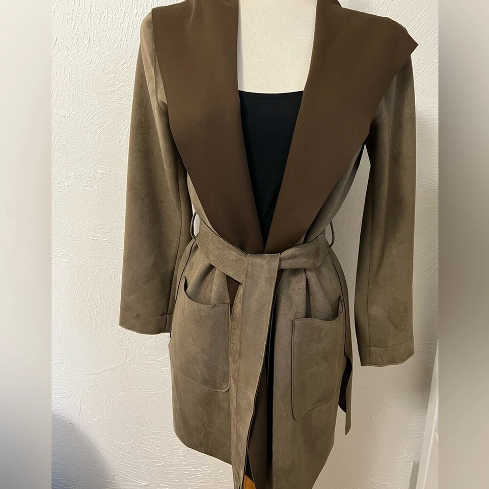 Gabardina Zara marrón con capucha Foto 1 de 4