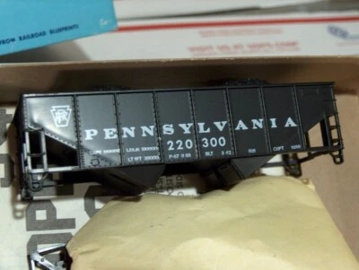 HO Con- Cor PRR Pennsylvania 2 Bay Hopper w/load 220300  kit# 1062 - Image 1 of 3