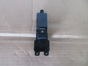 INTERRUPTOR VENTANA TRASERO IZQUIERDO HYUNDAI TUCSON TL 5 PUERTAS LADO IZQUIERDO DEL PASAJERO 93580D3010 - Imagen 1 de 5