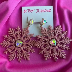 Betsey Johnson Pink Glitter Snowflake Drop Earrings Heart Crystal Accent NWT - Picture 1 of 9