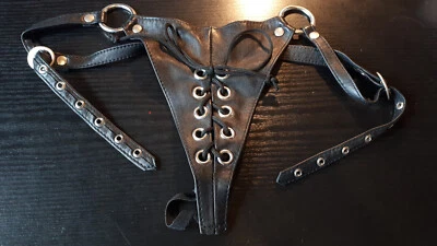 M 38 40 leder String Slip Tanga Swinger Club SM Schnürung Metallringe NEU - Bild 1 von 4