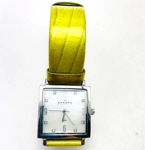 Reloj Pulsera SKAGEN DINAMARK Tono Plateado Verde Imitación Piel Banda LEER - Imagen 1 de 8