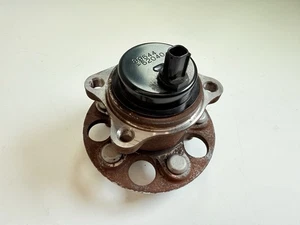 2017-2022 Toyota Prius Rear Passenger Side Hub Bearing OEM - Picture 1 of 8