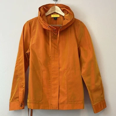 Chaqueta St John Capucha Cuello Distintivo Volantes Iridiscentes Maximalismo Naranja Mediana Foto 1 de 4