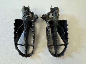 2002 - 2003 HONDA CR125R CR250R CRF450R LEFT RIGHT FOOT RESTS PEGS  - Picture 1 of 4
