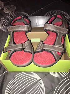 Eddie Bauer Size 6M Summer Sandals Red/Brown - Picture 1 of 12