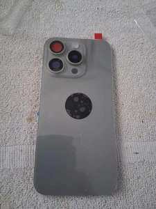 Cubierta trasera de vidrio para iPhone 15 Pro con NFC-MagSafe-micrófono-flash - Imagen 1 de 6