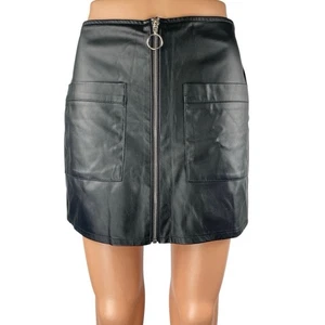 Forever 21 Women's Black Faux Vegan Leather Zip Up Mini Wide Leg Skirt Skort M - Picture 1 of 4