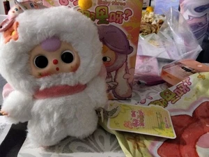 Baby Three Where is Spring Vinyl Plüsch Anhänger Neu Schmetterling - Bild 1 von 13