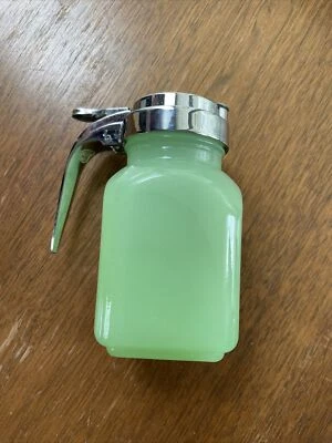 Dispensador de xarope de vidro verde jadeíta TableCraft - Imagem 1 de 4