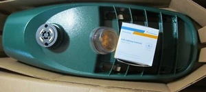 LUMEC ROADFOCUS 16 LED COBRA HEAD STREET/ POLE LIGHT W/ PHOTO SENSOR 3000K GREEN - Picture 1 of 5