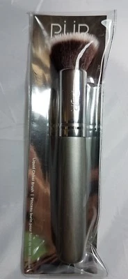 Cepillo de maquillaje de cincel líquido PÜR, 4 pulgadas Foto 1 de 2